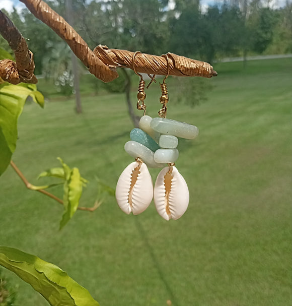 COWRIE & AMAZONITE vertical dangling earrings